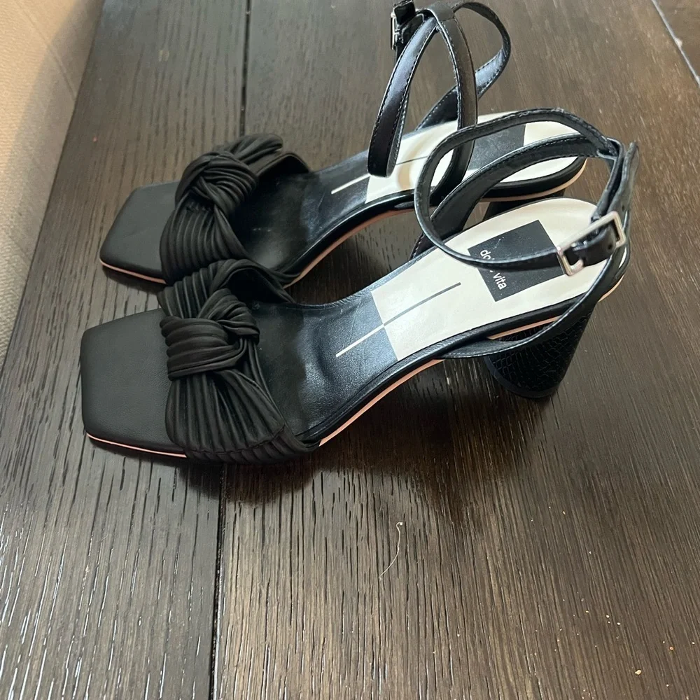 Dolce Vita Women's Size 6.5 Black Pellia Adjustable Strap Block Heel